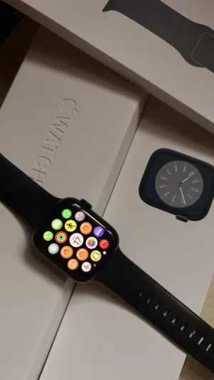 ساعة أبل الإصدار 8، مقاس 41mm  قابل للتفاوض.