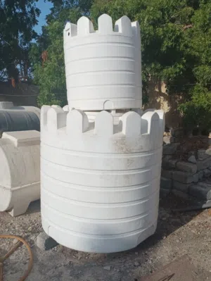 خزانات ماء بحاله ممتازه / Water tanks in excellent condition.