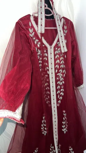 قفطان عنابي شيفون فخم جداً مع حزام