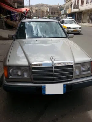 للبيع مرسيدس e موديل 1991 مخزن