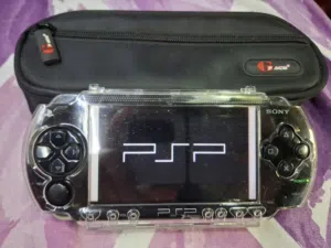 PSP P1003 MODEL.CLEAR CASE COVER BLACK COLOR 4GB SD CARD 35=GAMES AVAILABLE