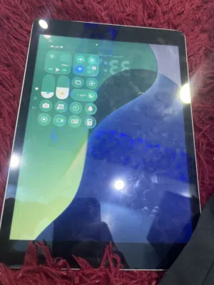 ايباد 9 استعمال خفيف جدا ايابد ممتاز تغيرلو قزازه شاشه خارجيه بعد ما شريتو بشهر مكفلوه اصليه