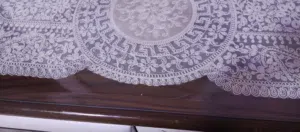 بيرو دواليب خشب بانيه سويد ثقيله جدا مع رف زجاج تتكون من ثماني ادراج عميقه وواسعه مع امكانيه التحكم