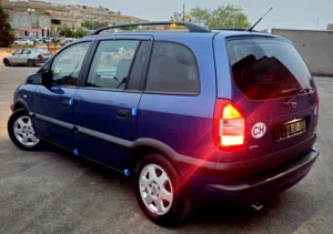 للبيع في حالة ممتازة   OPEL ZAFIRA 2002 .. 2.2L اوبل زافيرا 2002 تماتك محرك 22 كاتينة حديد مكيفة