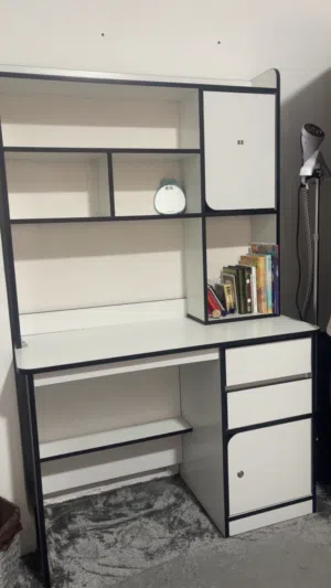 مكتب وكنب وبرداي