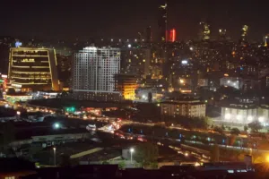 شقق فندقيه تتسع لعايله من خمس اشخاص مع بلكونه للإيجار الشهري السياحي