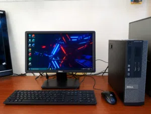 Dell Core i5 - Computer Set Speed 3.10Ghz 8GB RAM  256GB SSD Win 10 Pro 19′′ HD Monitor-/ WhatsApp