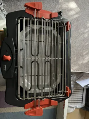 شواية كهربائية ماركة تيفال ، لداخل المنزل ولخارجه، مستعملة بحالة جيدة