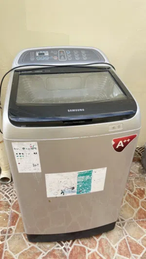 غسالة سامسونج نظيفة جداً  كل شي شغال فيها شبه جديده 10.5kg