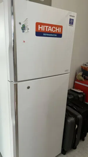 تلاجه هيتاشي حجم متوسط ييع لدواعي السفر