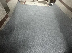 Carpet for sale in amazing condition. Omr 25