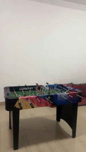 طاولة كرة قدم على شكل ملعب للبيع