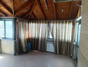 بواب خشب فخمة ومطبخ فخم وبواب المنيوم وبواب حديد ومغاسل وقرميد