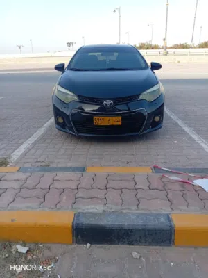 سيارة للبيع بحالة ممتازة مع مواصفات فنية جيدة وتقنيات حديثة في السوق المحلي