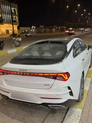 K5 2023 فول مواصفات خليجية بيه حادث ربع البنيد وطخه بالباب مصلح وشخط بالباب الخلفي ايرباك السكن طاگ