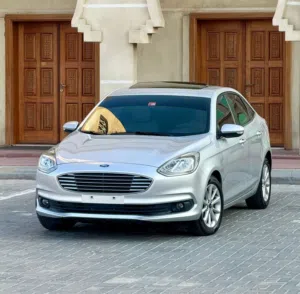 فورد اسكورت خليجي تشيكاته وكالة بحالة الوكالة  موديل 2020 فل اوبشن بحالة ممتازة