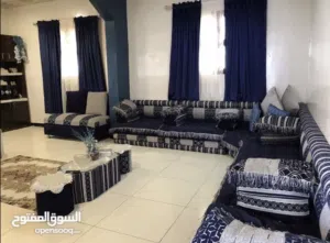 مجلس عربي مرتفع مع كنبتين مع ثلاثه امياز بسعر منااااسب