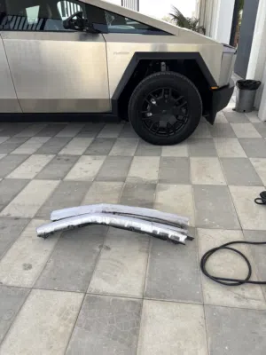 Tesla cybertruck light bar front كامل