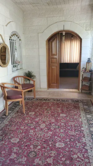 سجاده افغاني  لون خمري بحالة ممتازه
