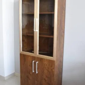 لوكر خشبي نظيف