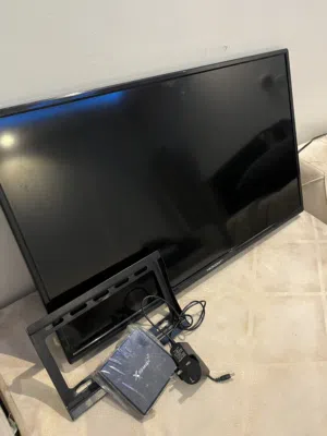 للبيع تلفزيون سمارت 43 إنش فيه يوتيوب ونتفلكس وبرامج كثيره الشاشه نضيفه وشغال تمام ومستعمل شهرين