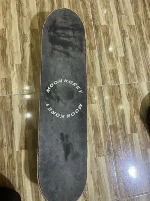 سكيت بورد اصلي عجال مطاط إستعمال خفيف السعر 15وقابل للتفاوض ورسمه نضيفه