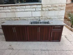 خزائن مطبخ برخام وحوض مجلى وحنفيه راكبه ومواسير من تحت للبيع