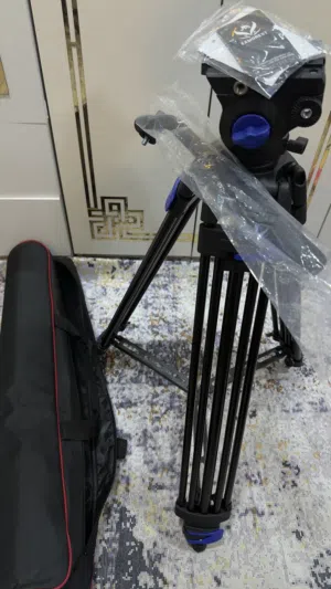 ستاند كاميرا احترافي جديد كلياً ما مستخدم   سبب البيع بعت كاميرتي وما احتاجة