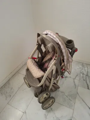 عرباي اطفال مستعمله للبيع بحاله جيده