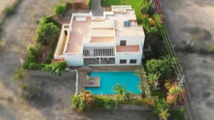 More than 6 bedrooms . More than 6 bathrooms . 1000 m20