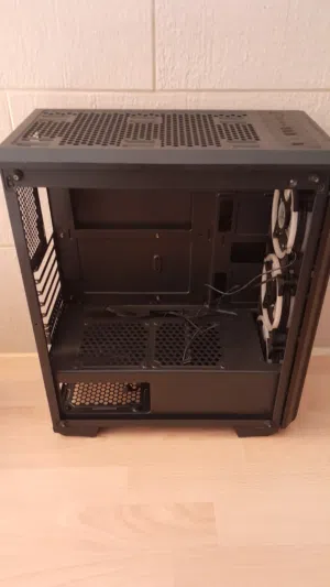 كيس case فاضي للكمبيوتر