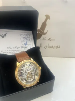 ساعة نور مجان جديدة لم تستخدم مع الكارت والضمان والبوكس وكيس الوكيل