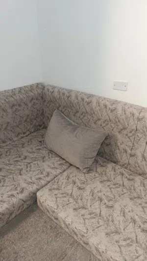 جلسة عربية مستعملة قليلا