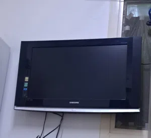 شاشة سامسونج عادية