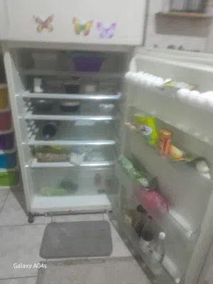 ثلاجه شارب للبيع ممتازه