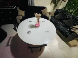 Round Dinning table