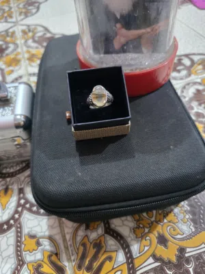 عقيق يمن زجاجي مزعفر لمحبّي النواعم .. نقوشات الأستاذ المبدع حميد بختي وصياغات عارف البحرين