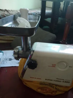 ماكنة طحن لحمه شبه جديده للبيع