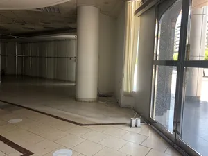 Showroom for rent /chiller free /walkable distance from metro