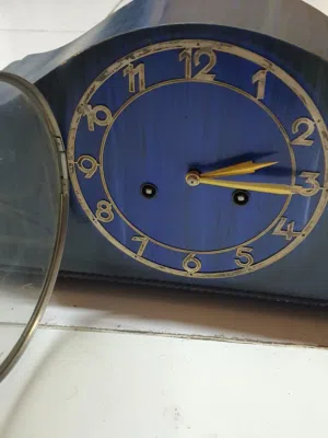 Antique Italian Deco style table mantel clock in oak wood from 1900