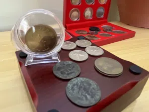 عملات معدنية عمانية  للبيع