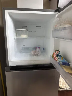 ثلاجة نظيفة