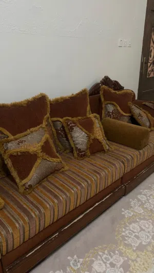 كراسي مستخدمه ب حاله جيده (قابل للتفاوض)