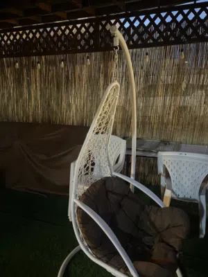 كرسي متحرك لون ابيض بحاله جيد جيد