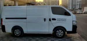 للإيجار الشهري مع السائق باص نيسان لتحميل