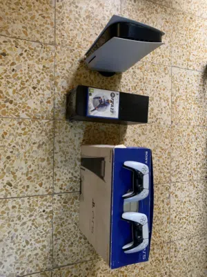 بلي 5 اميركي معه 2 جوستك معه قرص فيفا 23 معه يوبي اس جديد والكارتونه وكل ملحقاته كامله مبي نقص