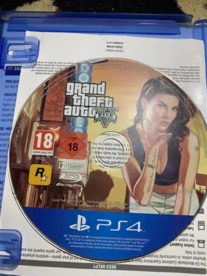 عدد 2 دسكات بلاستيشين ps4 نظافتهم اللهم بارك زي ماموضح في الصورة واستعمالهم خفيف شغالات باذن الله
