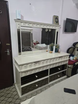 غرفه نوم للبيع كبيره