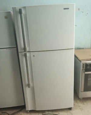 نبيع ثلاجه بحاله ممتازه معا التوصيل والكفاله ماركه هيتاشي ياباني استخدام خفيف