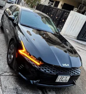 Kia K5 2023. 1.6 TURBO             حجم المكينه : 1.6 تيربو ، الضرر : بيها صبغ صندوق وشبر بل جامل